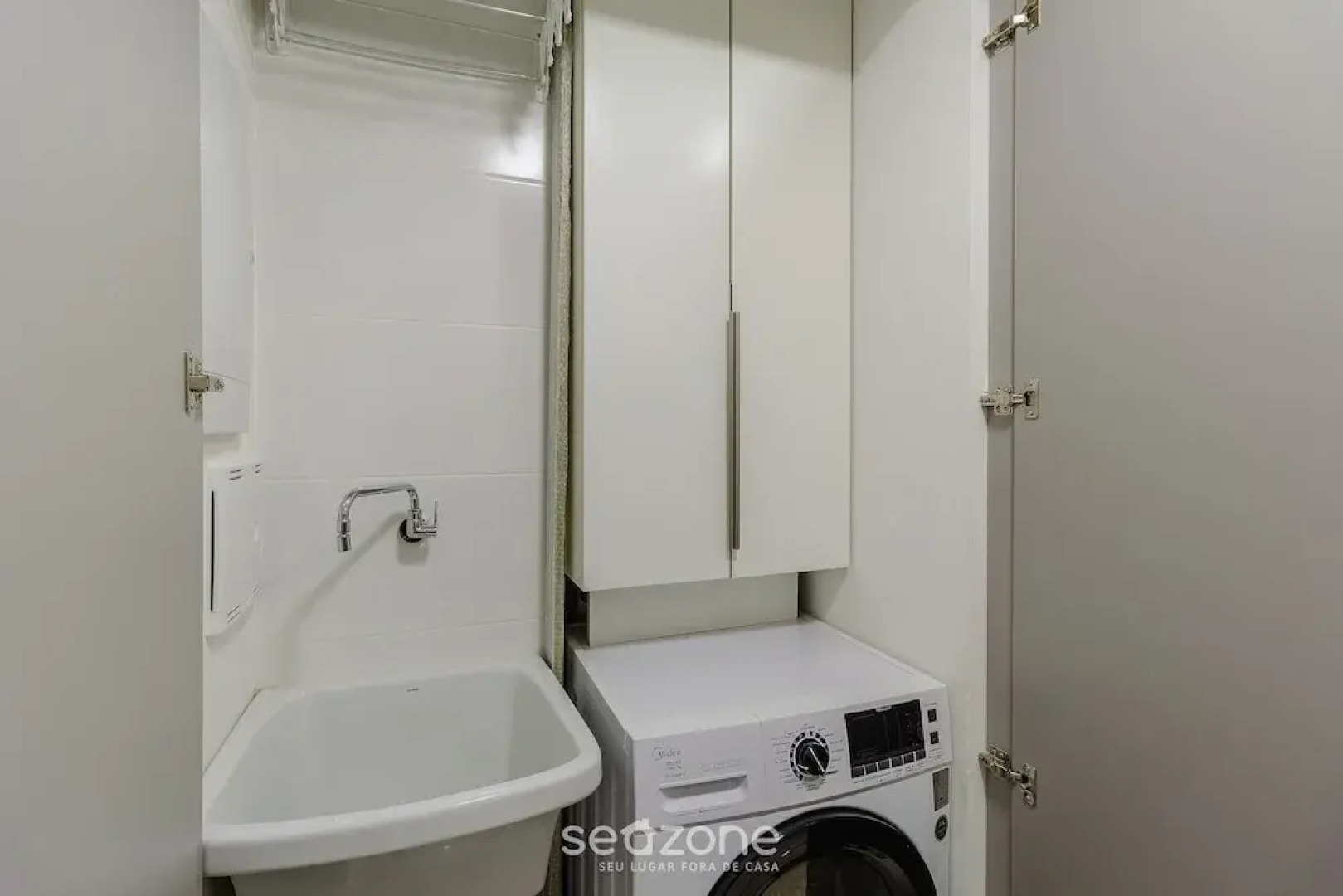 Beautiful Apartment in Condo With Pool Rpf0605