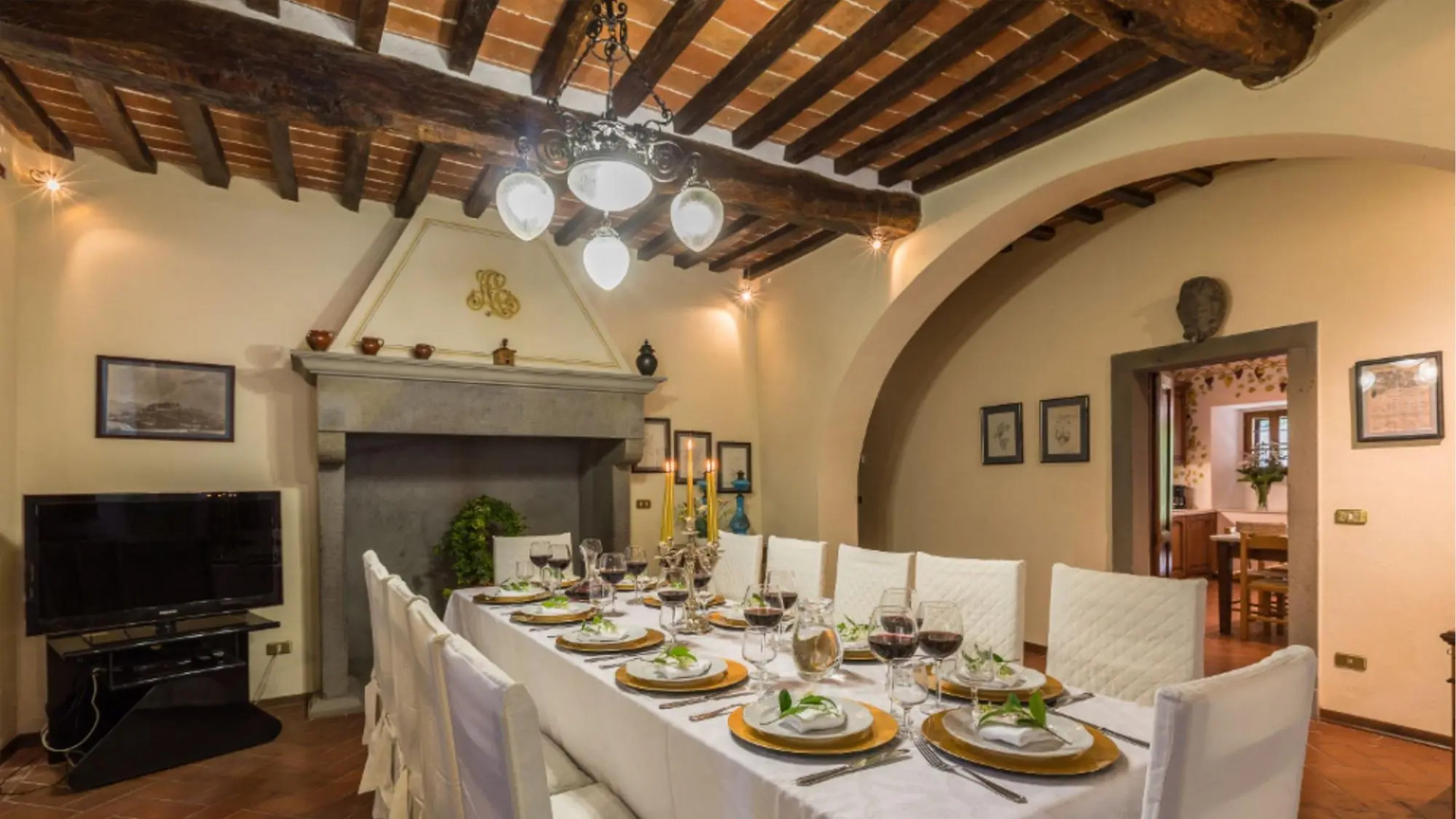 Splendid Villa for 12 Pool Outdoor Jacuzzi 25-hectare Park Hunting Fishing-palazzo Delle Rose