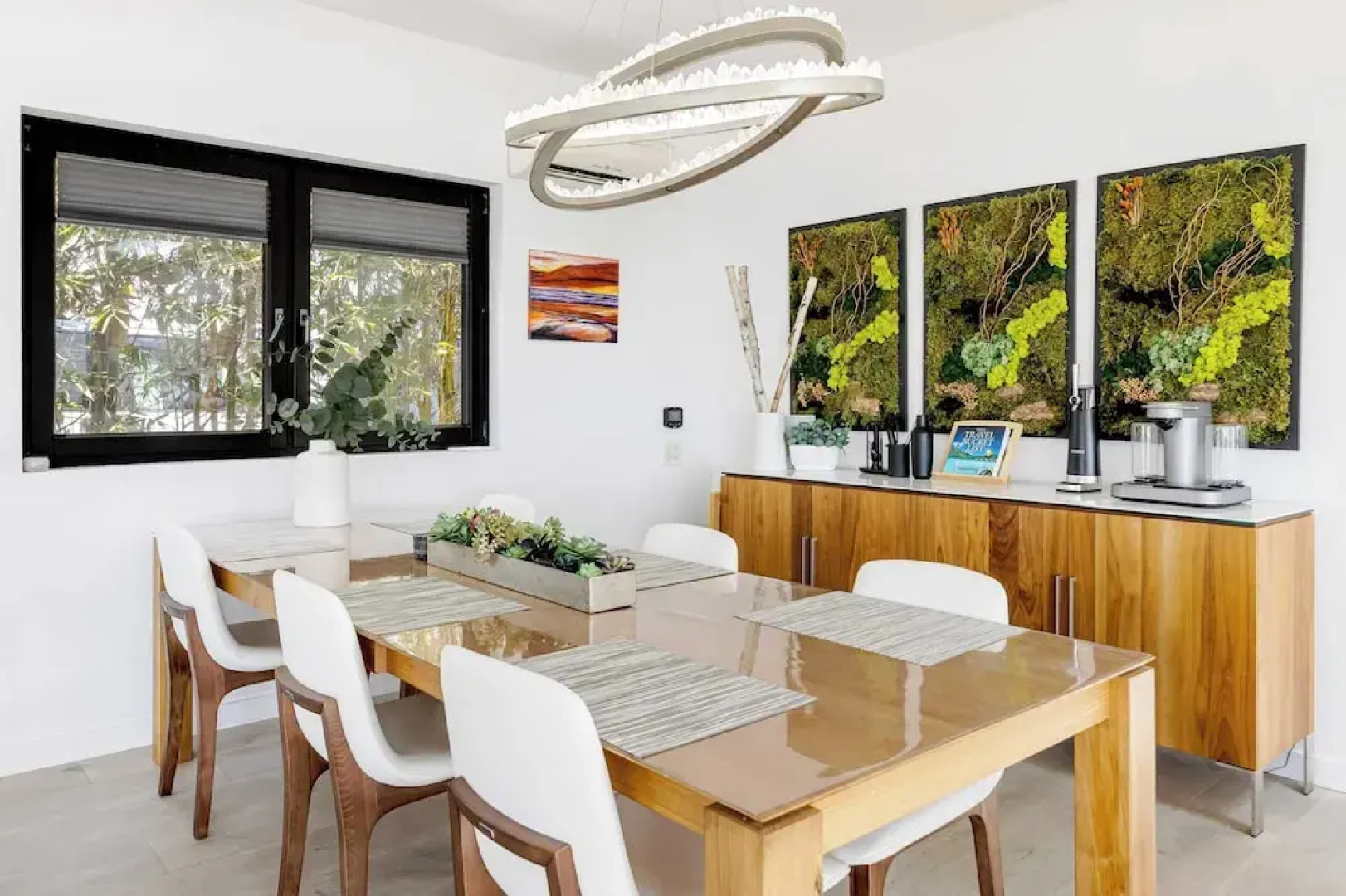 Steps to Beach+shops, Oceanview, Hot Tub+firepit Moonlight Modern by Avantstay