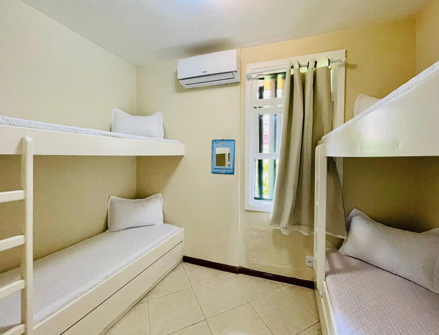 Apto c/ piscina e vista para o mar - Caraguatatuba