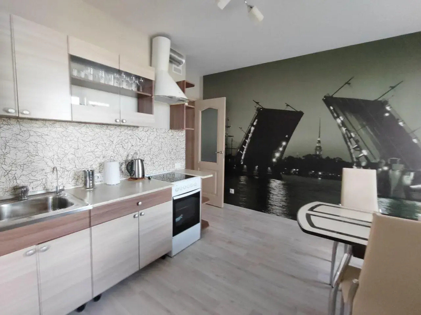 ВГостиВПитер на Переведенской 6