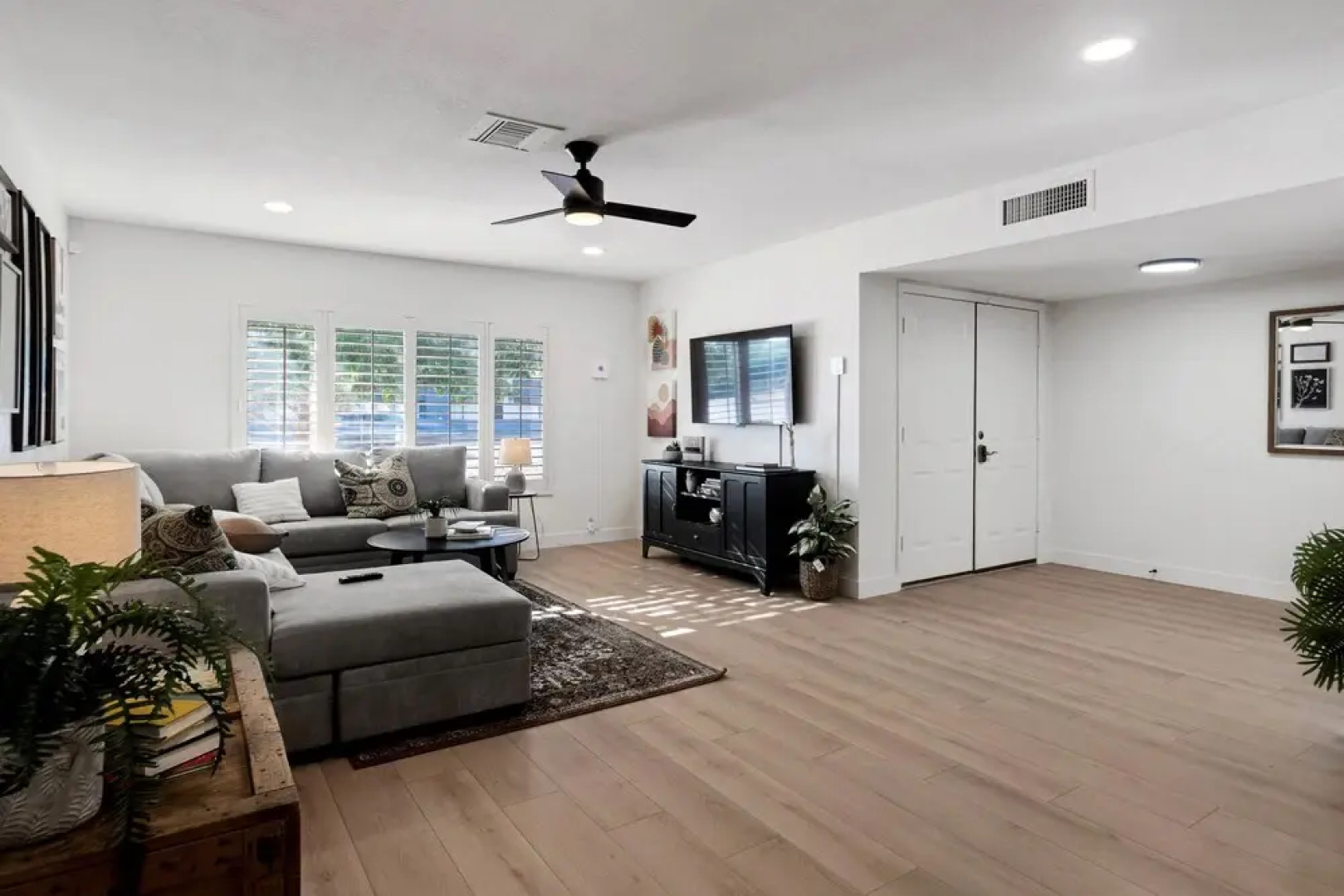 Fabulous Oasis On 59th 4 Bedroom Home by Redawning