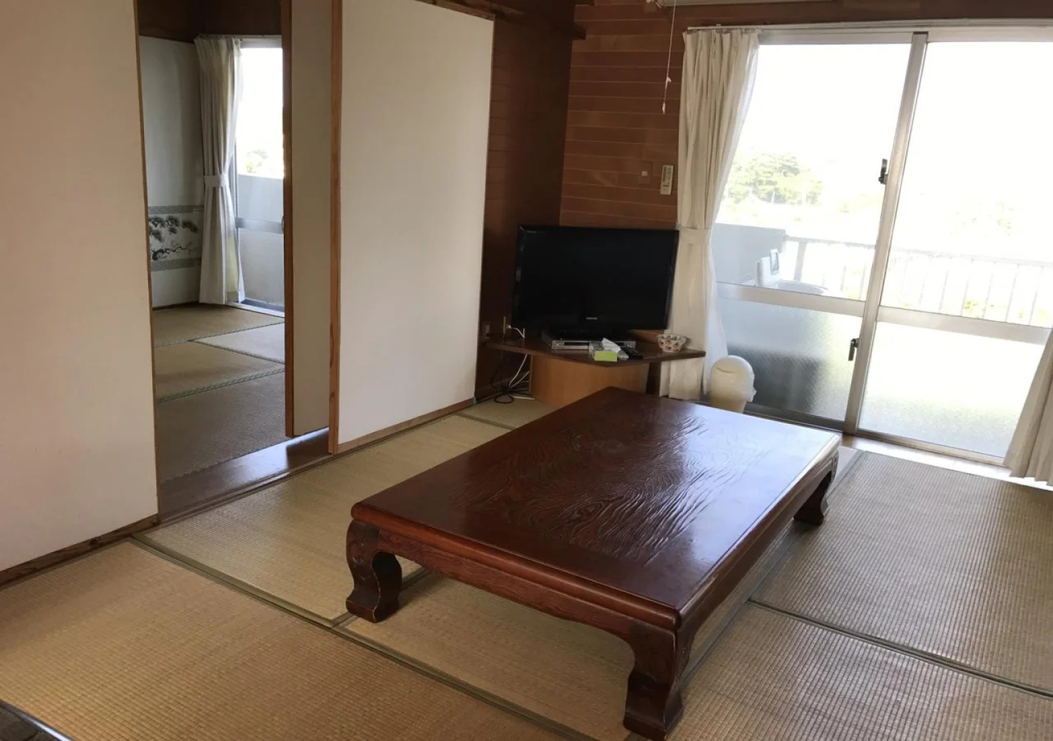 Pension Crystal Inn Onna