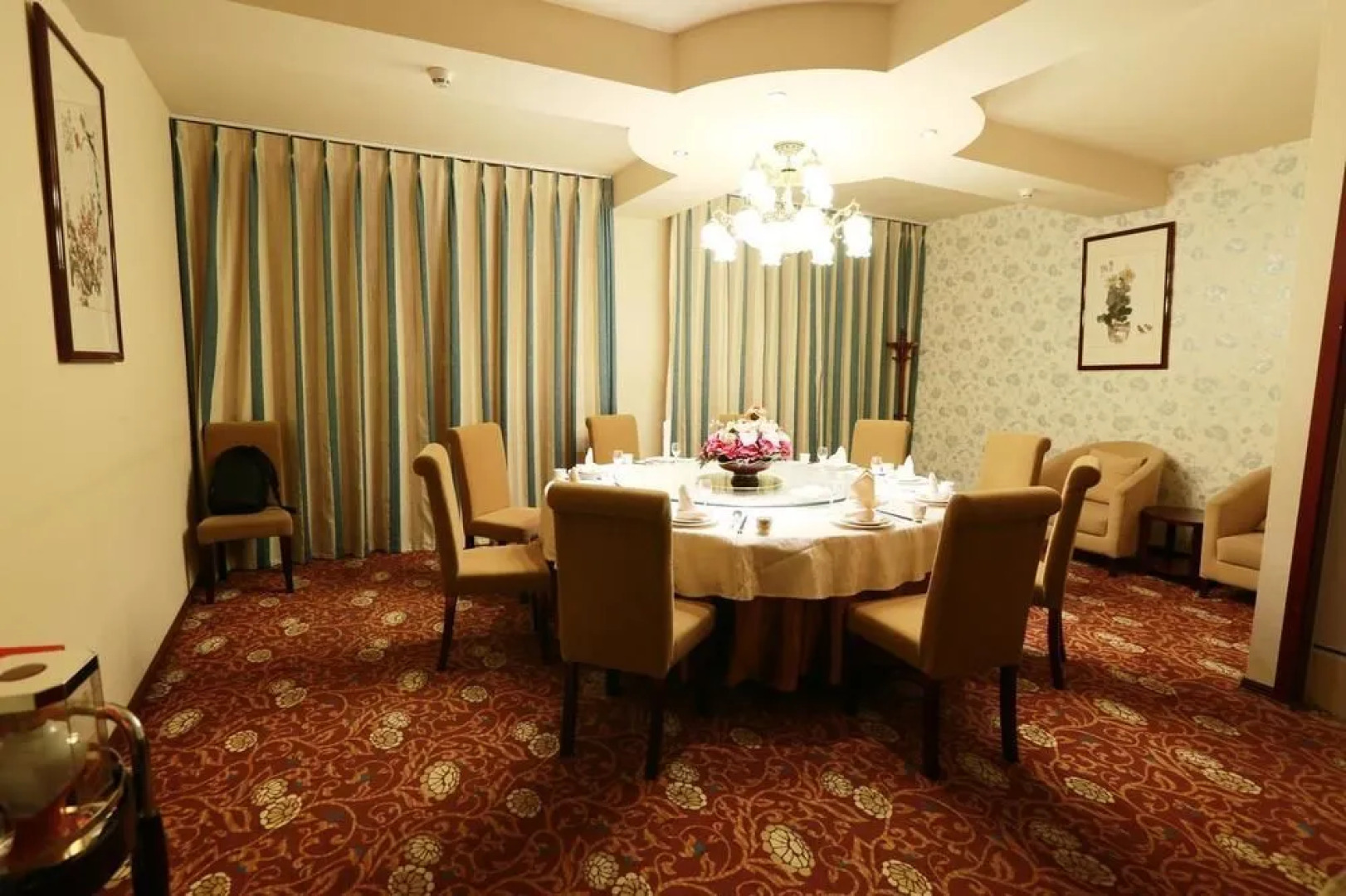 Qingdao Zhongyang Business Hotel