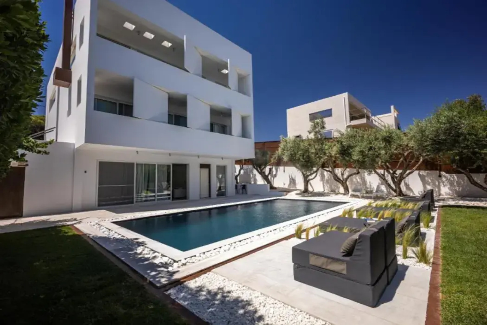 Infinity White Complex