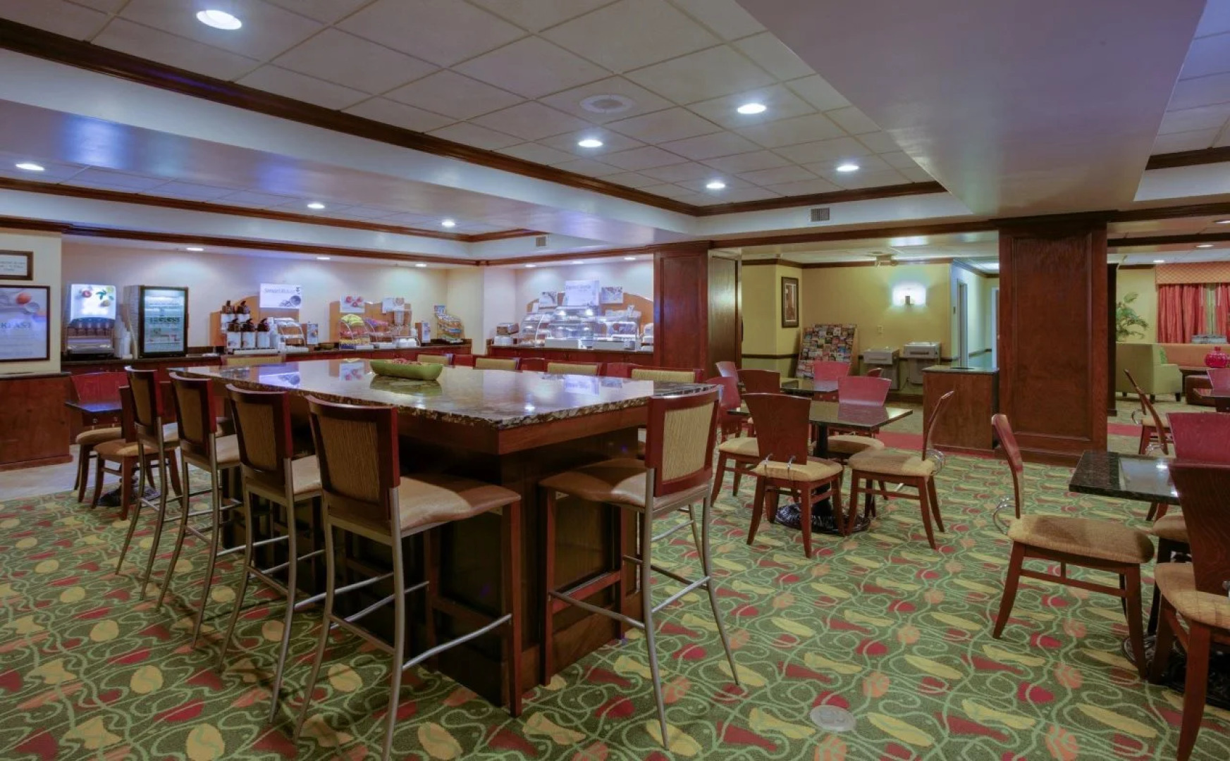 Holiday Inn Express & Suites Charleston - Northwoods by IHG