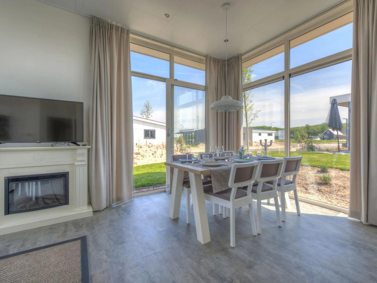 Modern Chalet With Combi Microwave, Near Rockanje