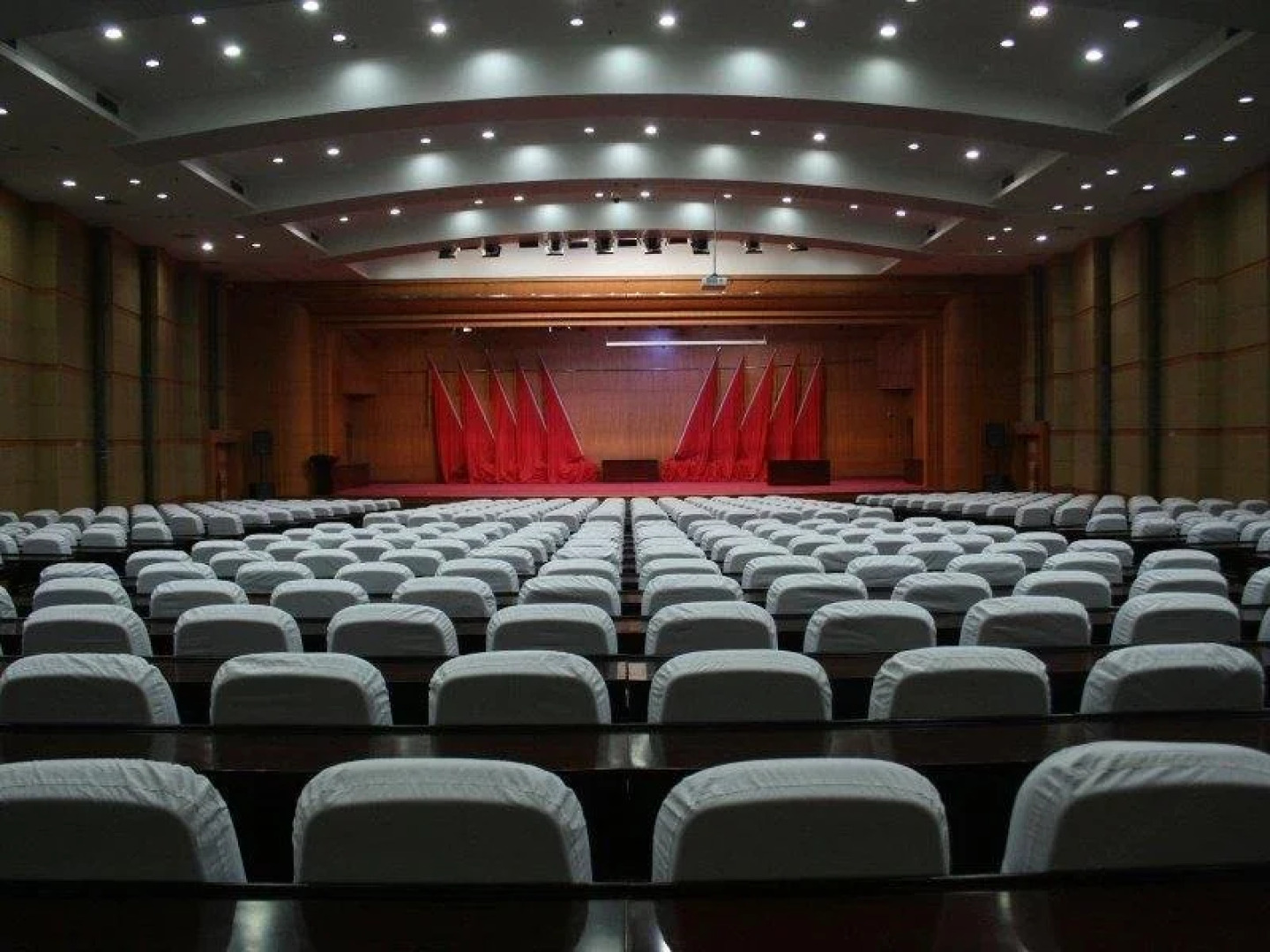 Yibin Jiangnan Hotel