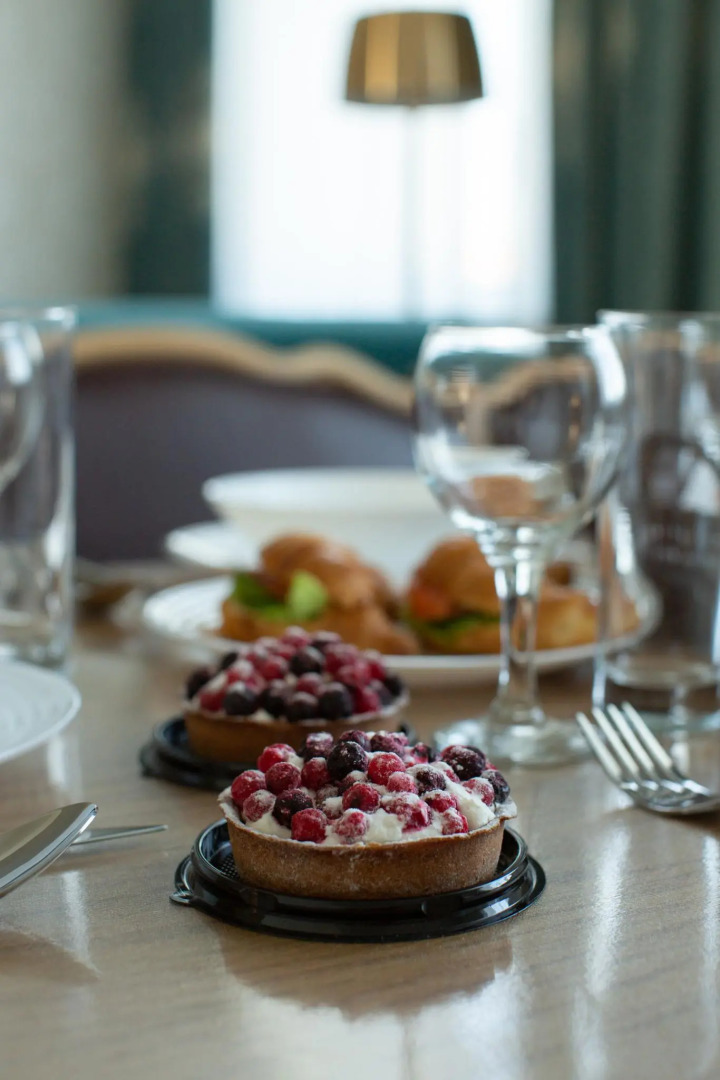 Гости на улице Ленина