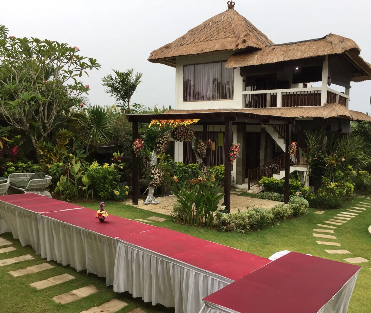 Hill Dance Bali American Hotel