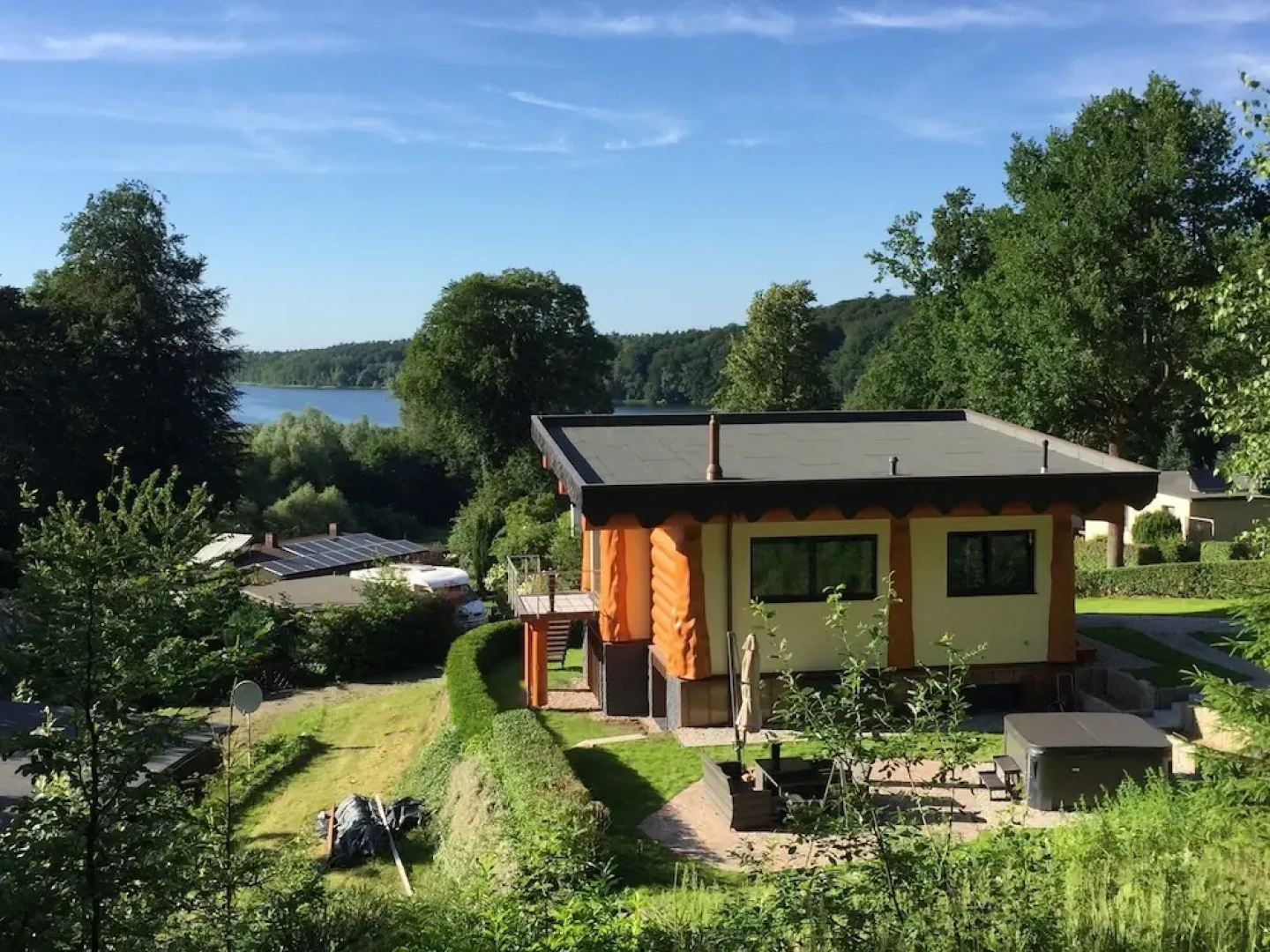 Kanadisches Blockhaus am Plauer See