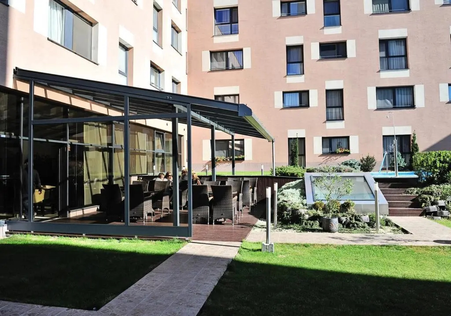 Melrose Apartments 2