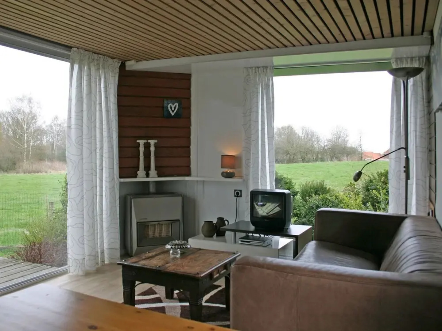 Garden-view Chalet With gas Fireplace in the Achterhoek