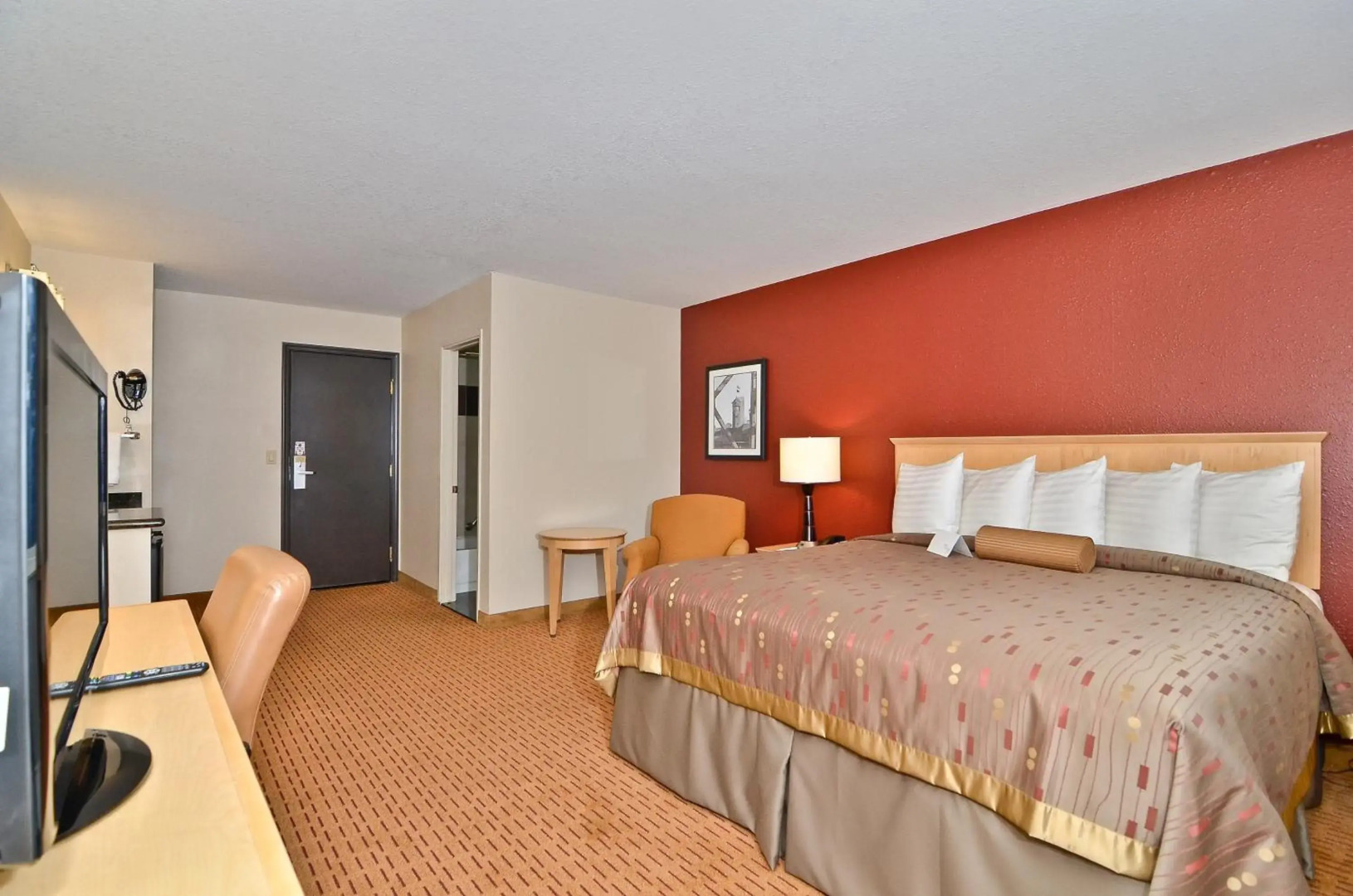 Clackamas Inn & Suites