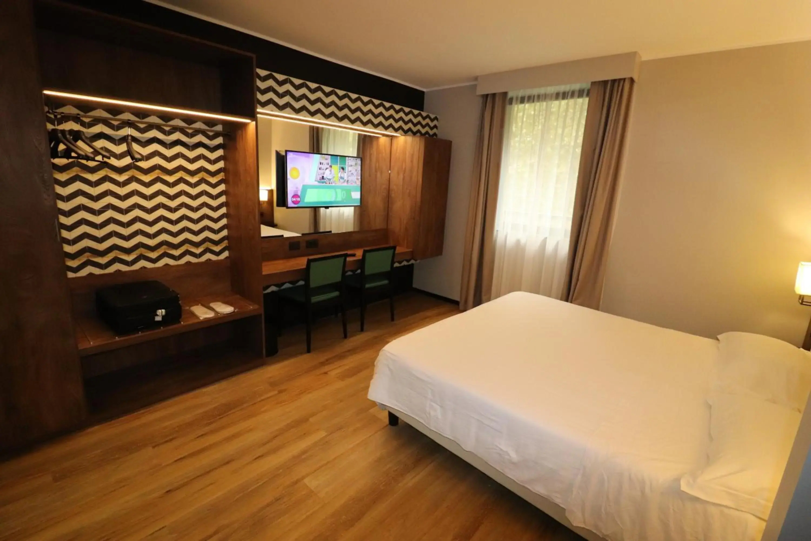 Lantana Resort Hotel & Apartments