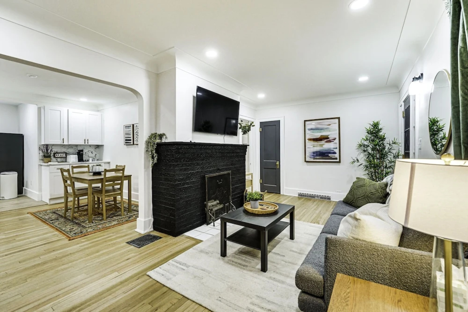 Dog-friendly Pleasant Ridge Home: 13 Mi to Detroit