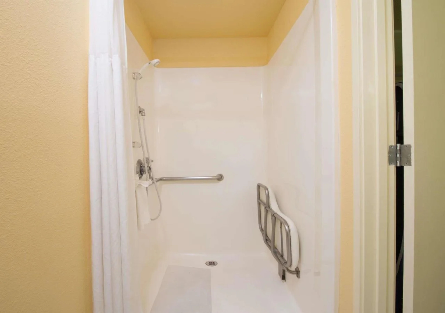 Ramada by Wyndham West Sacramento Hotel and Suites