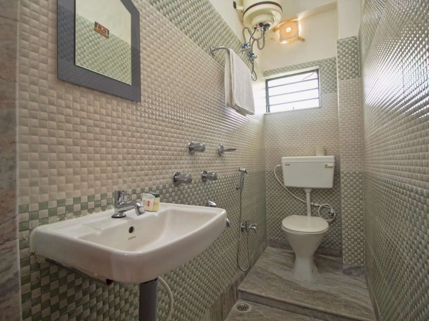 OYO 14795 Hotel Priyanshu