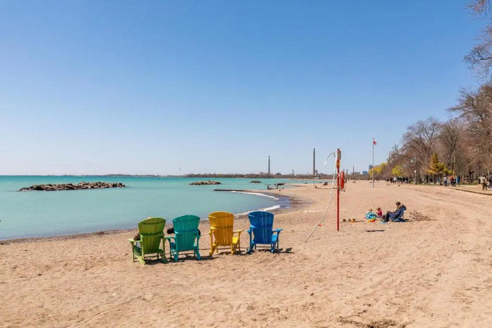 Modern Lakeside House in The Beaches