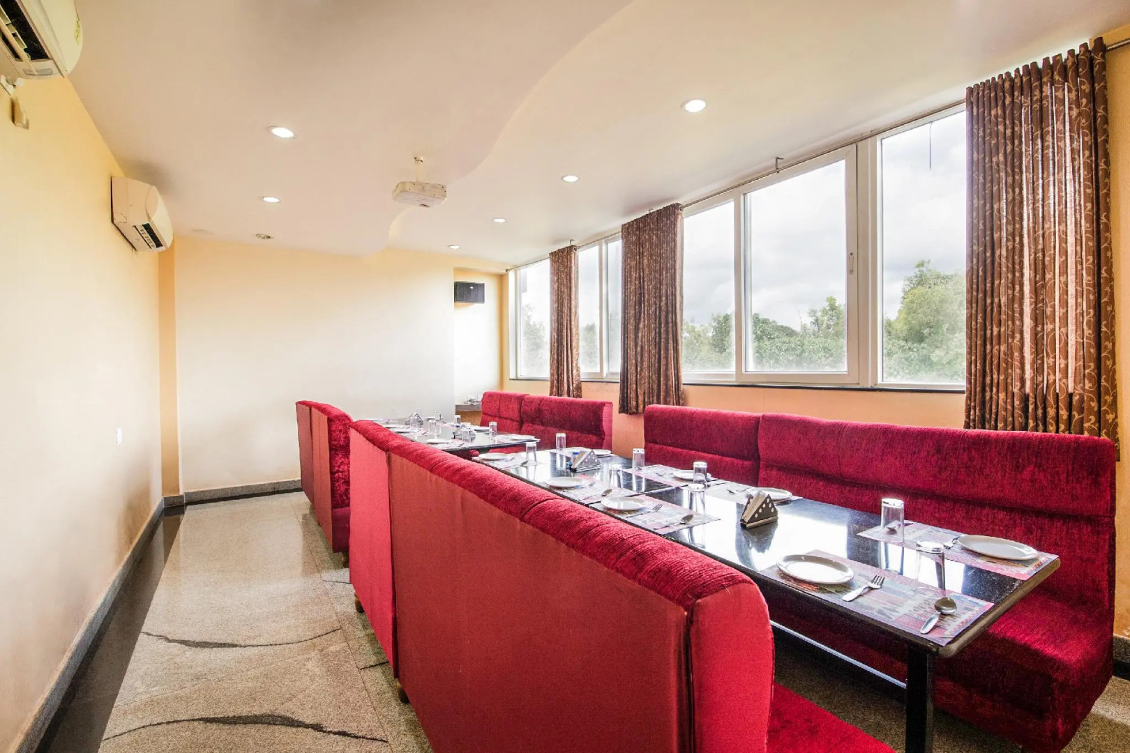 Capital O 22439 Ratna Forever