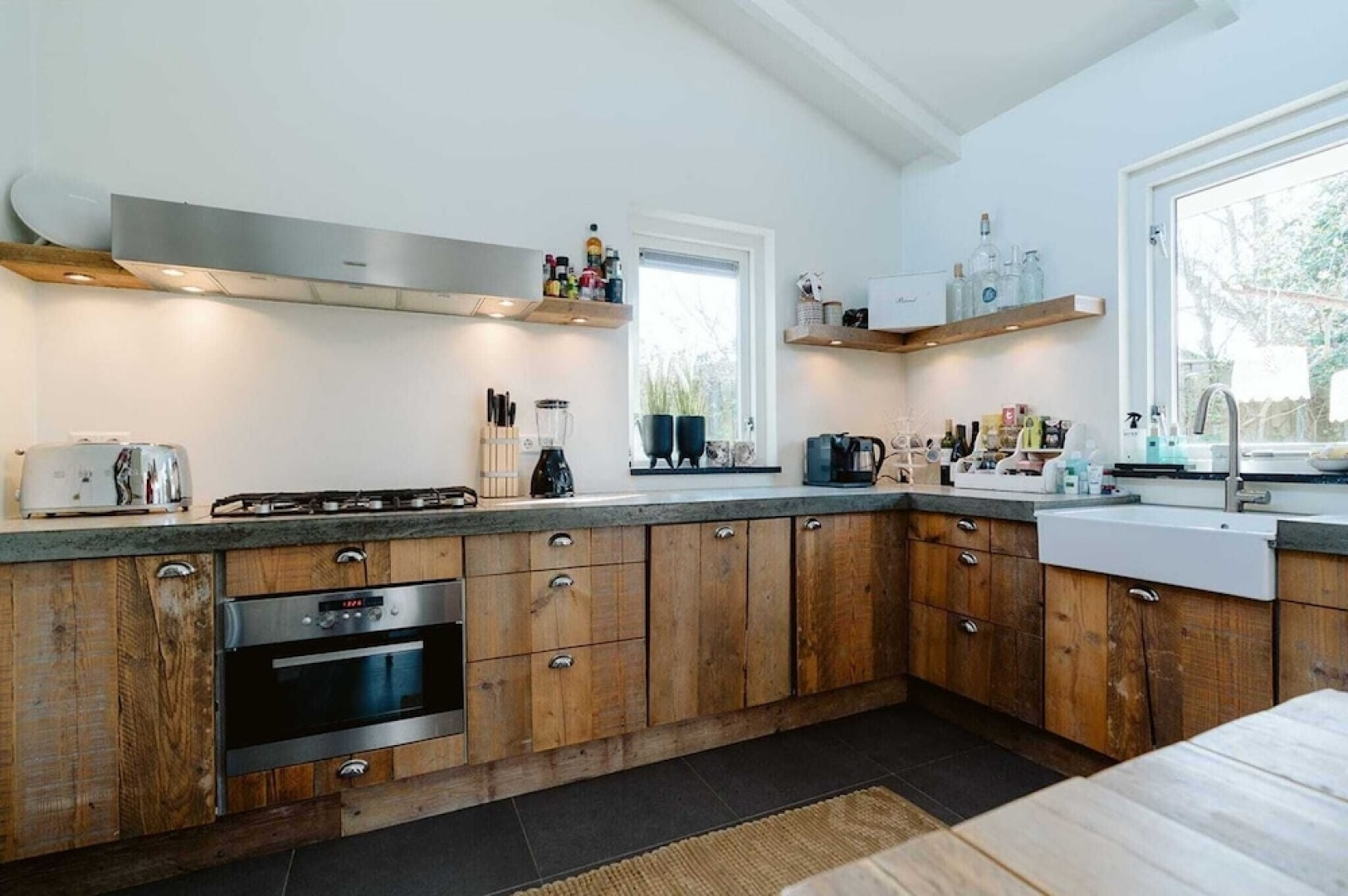 Rustic-modern Furnished Holiday Home With an Exciting Garden