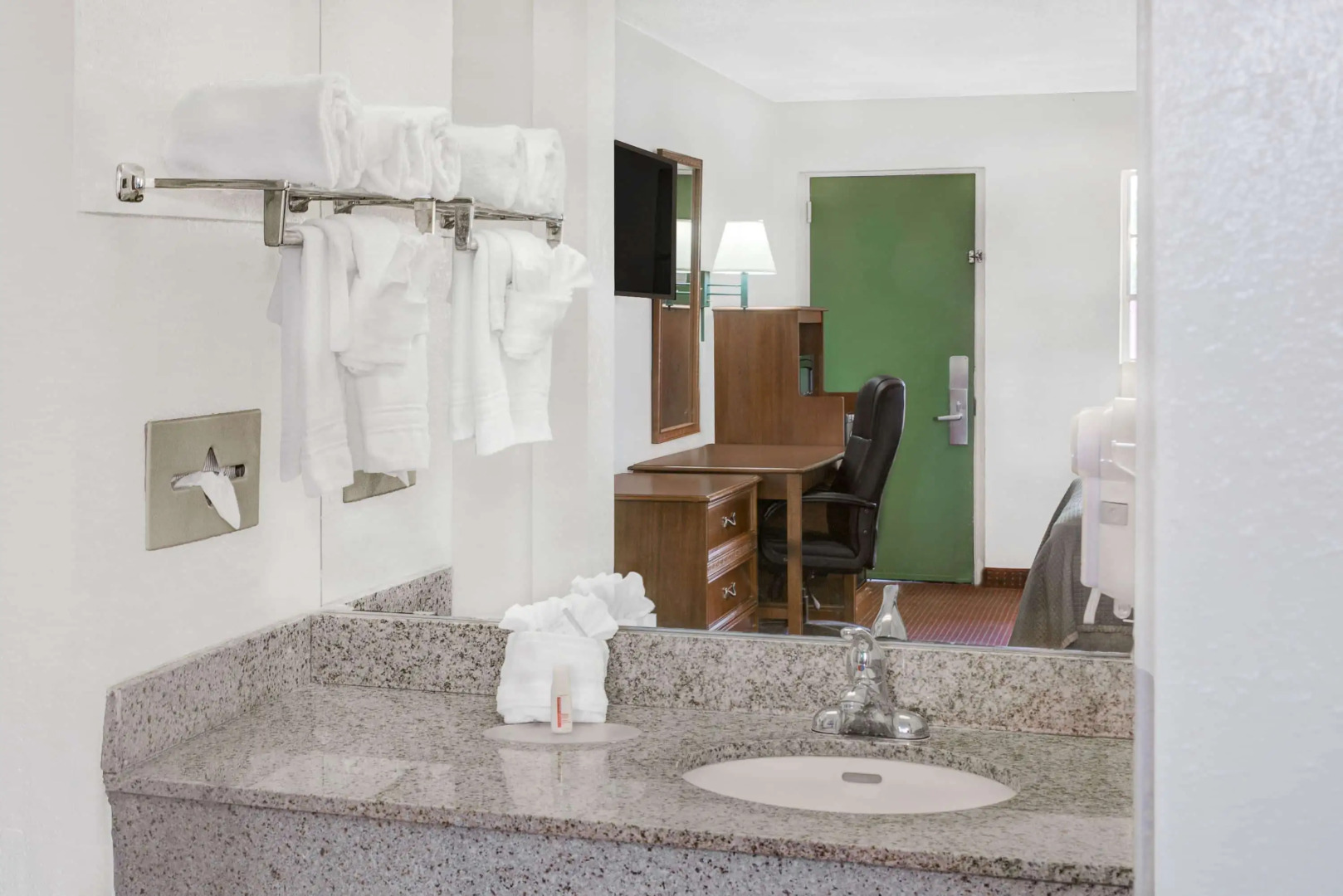 Howard Johnson by Wyndham Ft. Myers FL