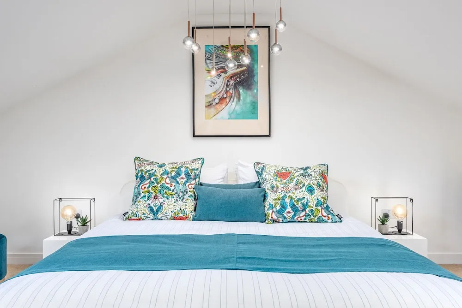 Lincoln 4-beds, Sleeps 13, Hot Tub & Pet Friendly