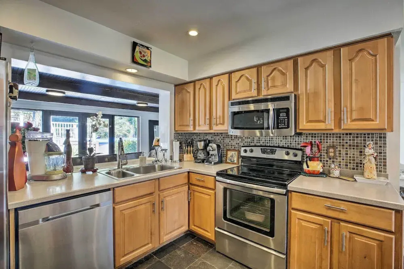 Pet-friendly Oasis w/ Deck & Fire Pit in Bokeelia!