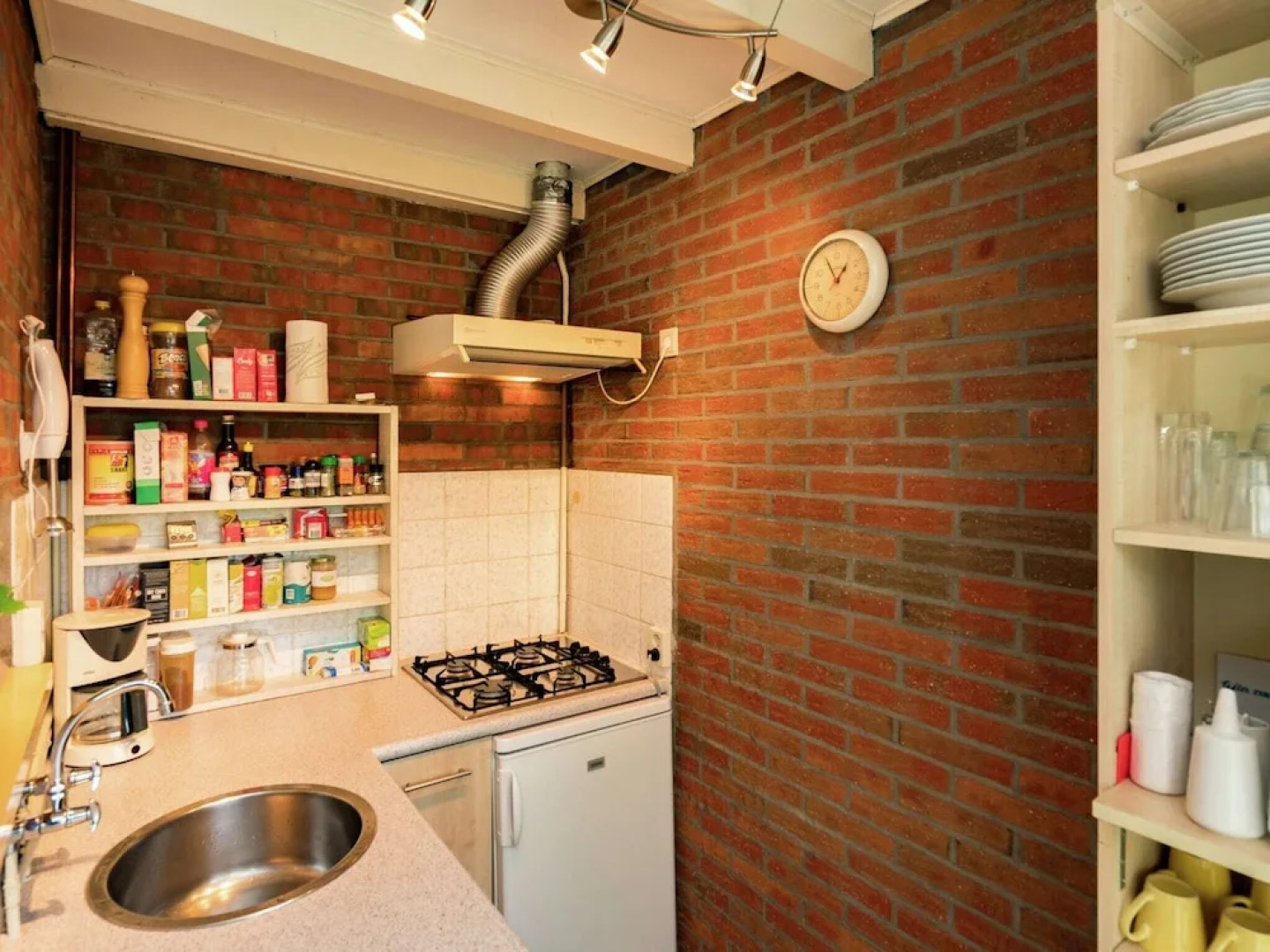 Cosy Holiday Home in Lauwersoog by the Lake