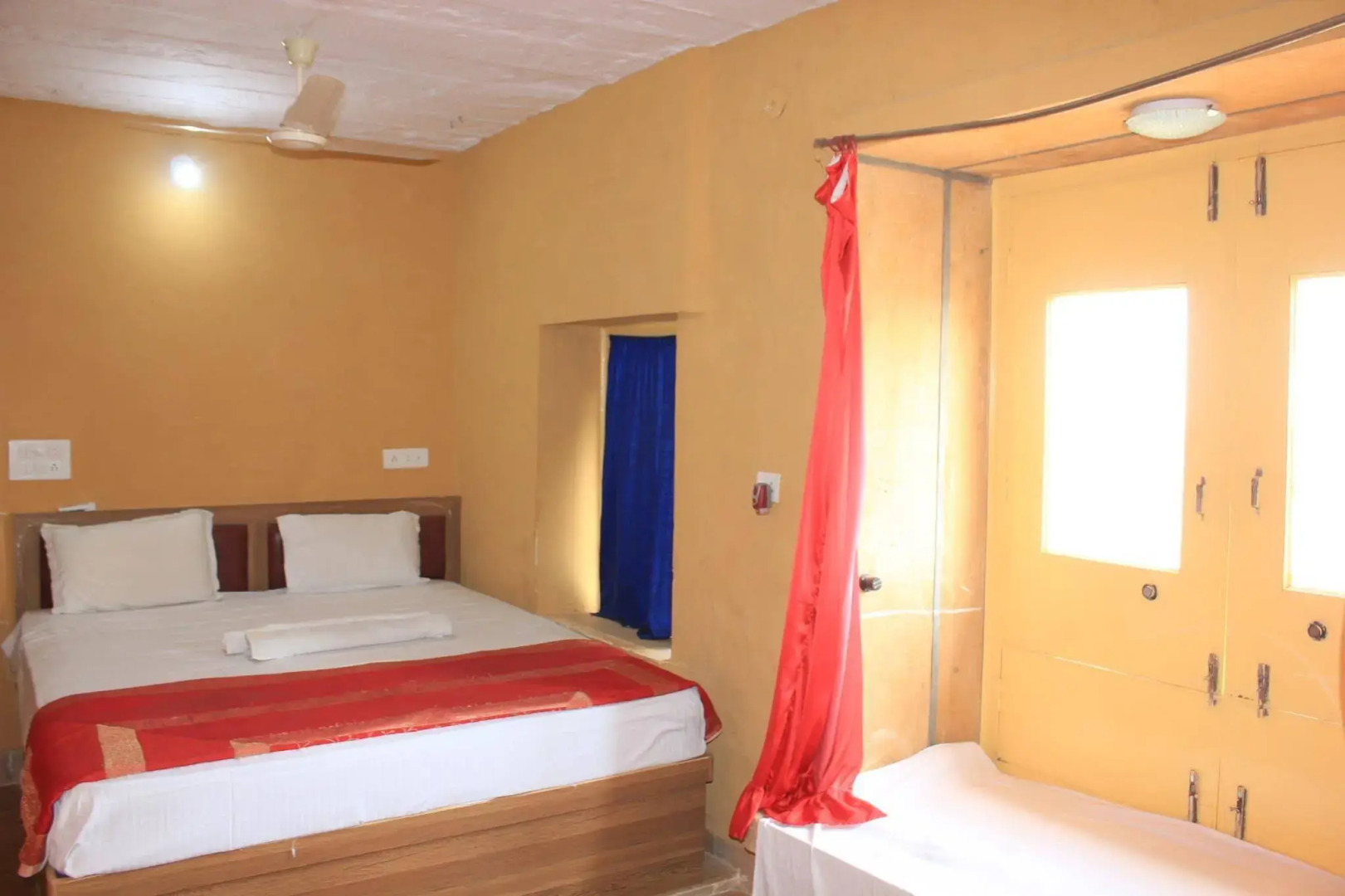 Mud Mirror Guesthouse