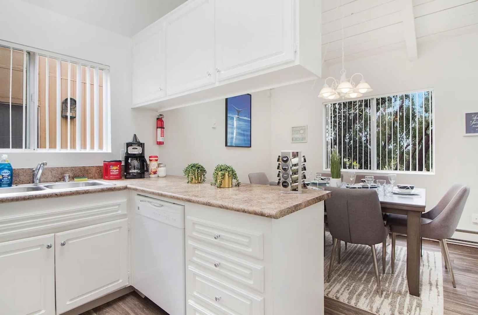 Private Entrance Under The Sea - 2BR/2BATH Next To Ritz Carlton - Walk To Ocean! (MB4)