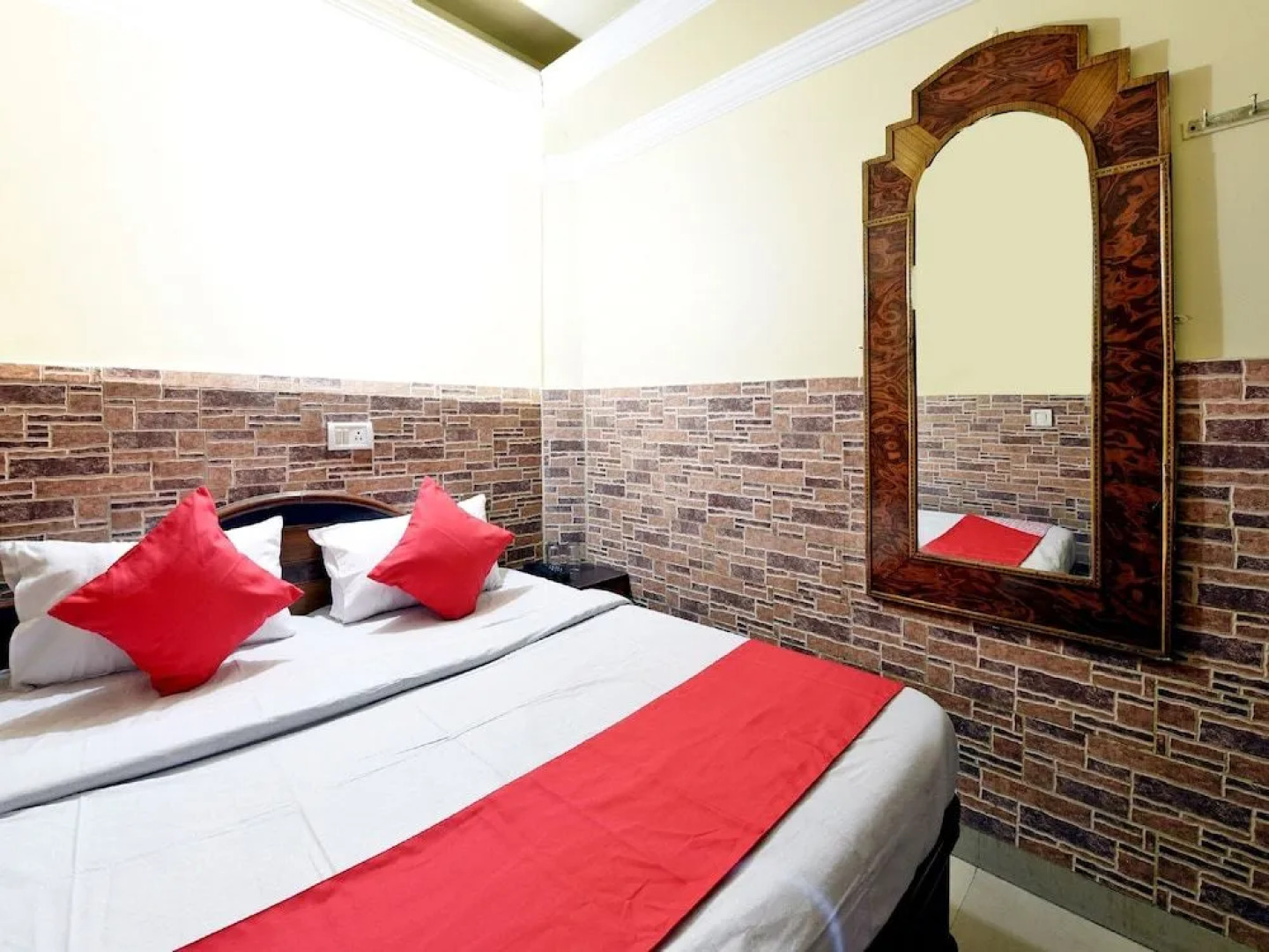 OYO 19541 Hotel Jammu Palace