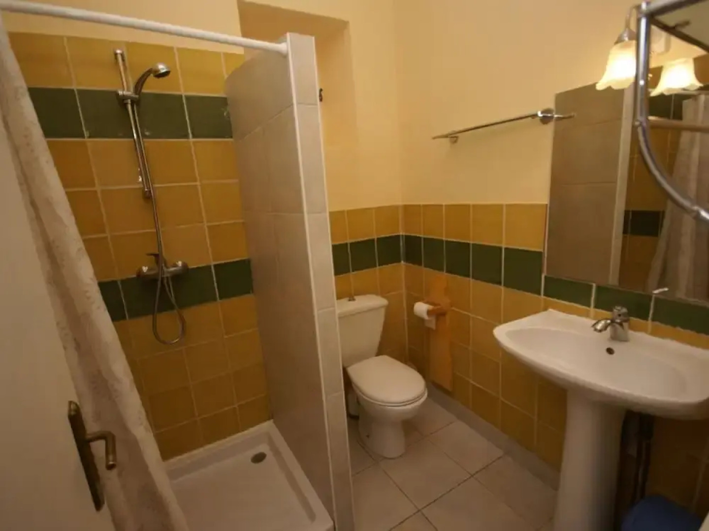 Lovely House With Grass Garden, Shared Swimmingpool, Next to the River Ardeche