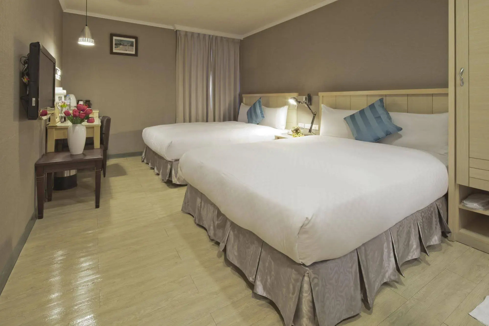 Just Enjoy Business Hotel