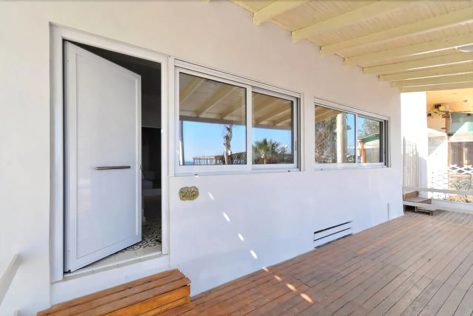 Beachfront Apartment Downtown