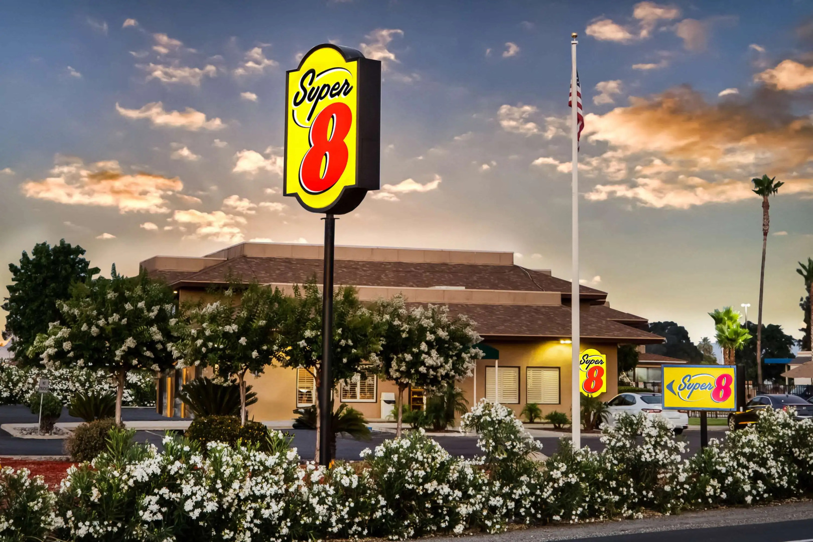 Super 8 by Wyndham Lindsay Olive Tree