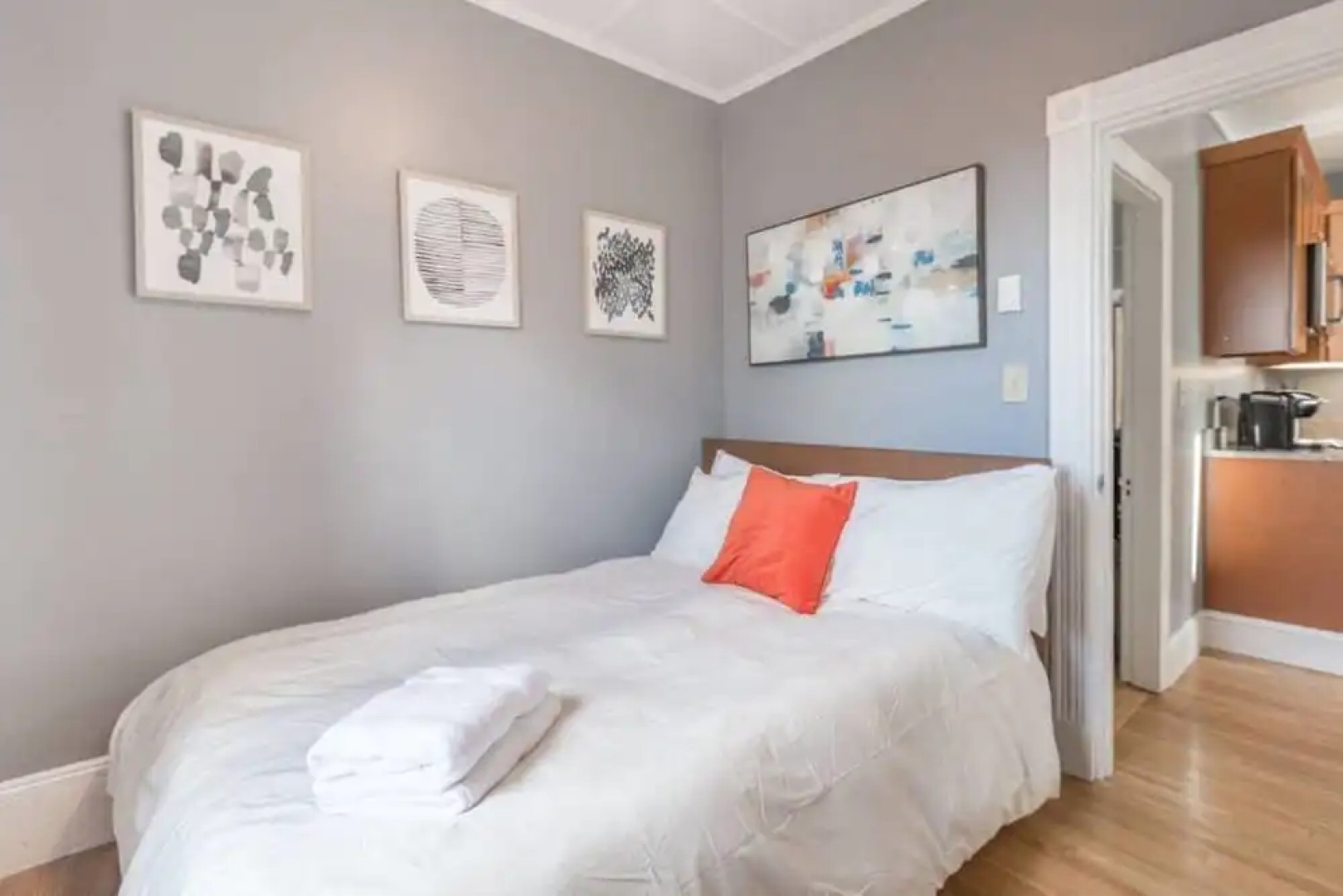 Charming 2BR in the Heart of Little Italy