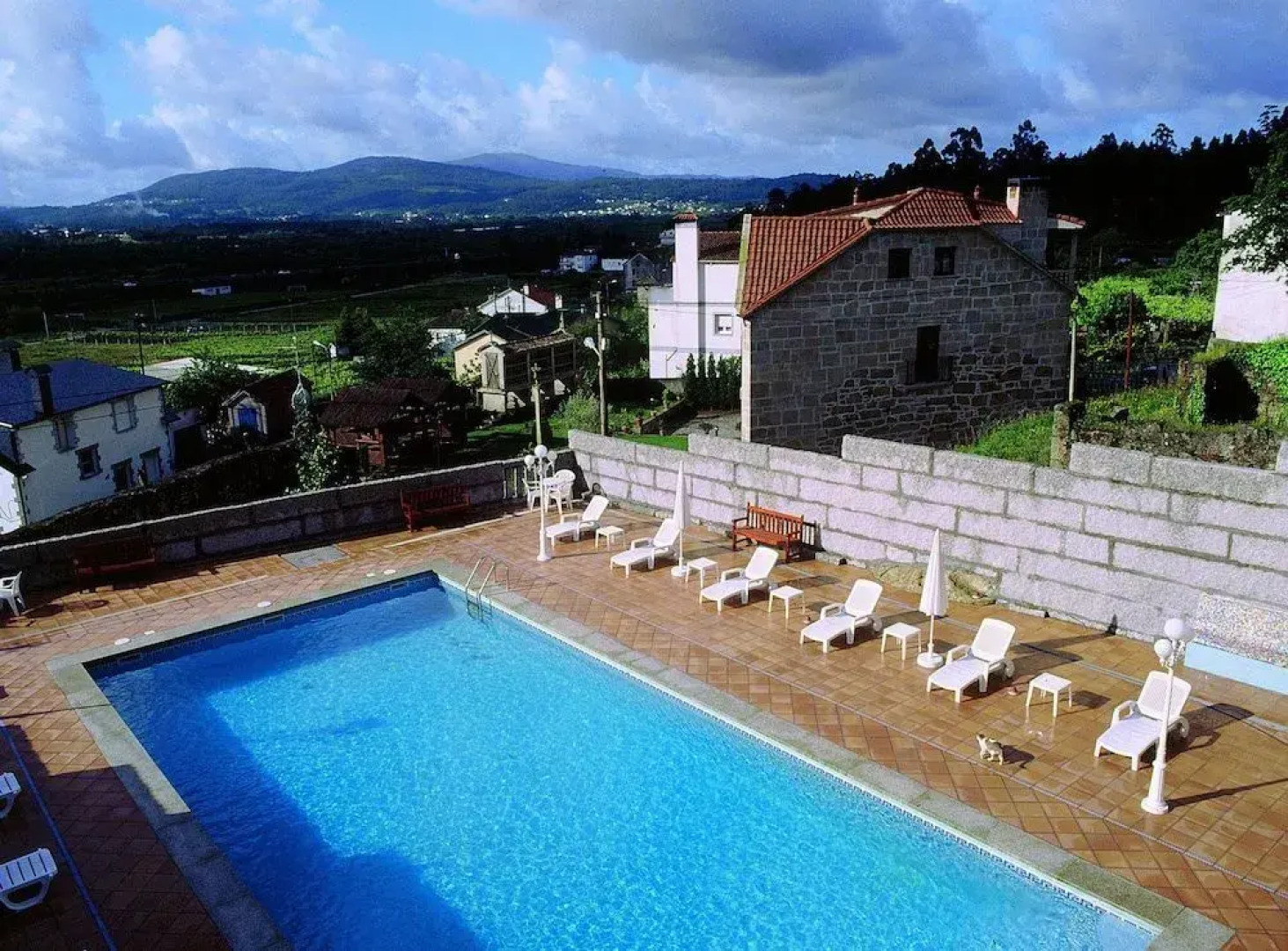 Rusticae Casa Antiga do Monte