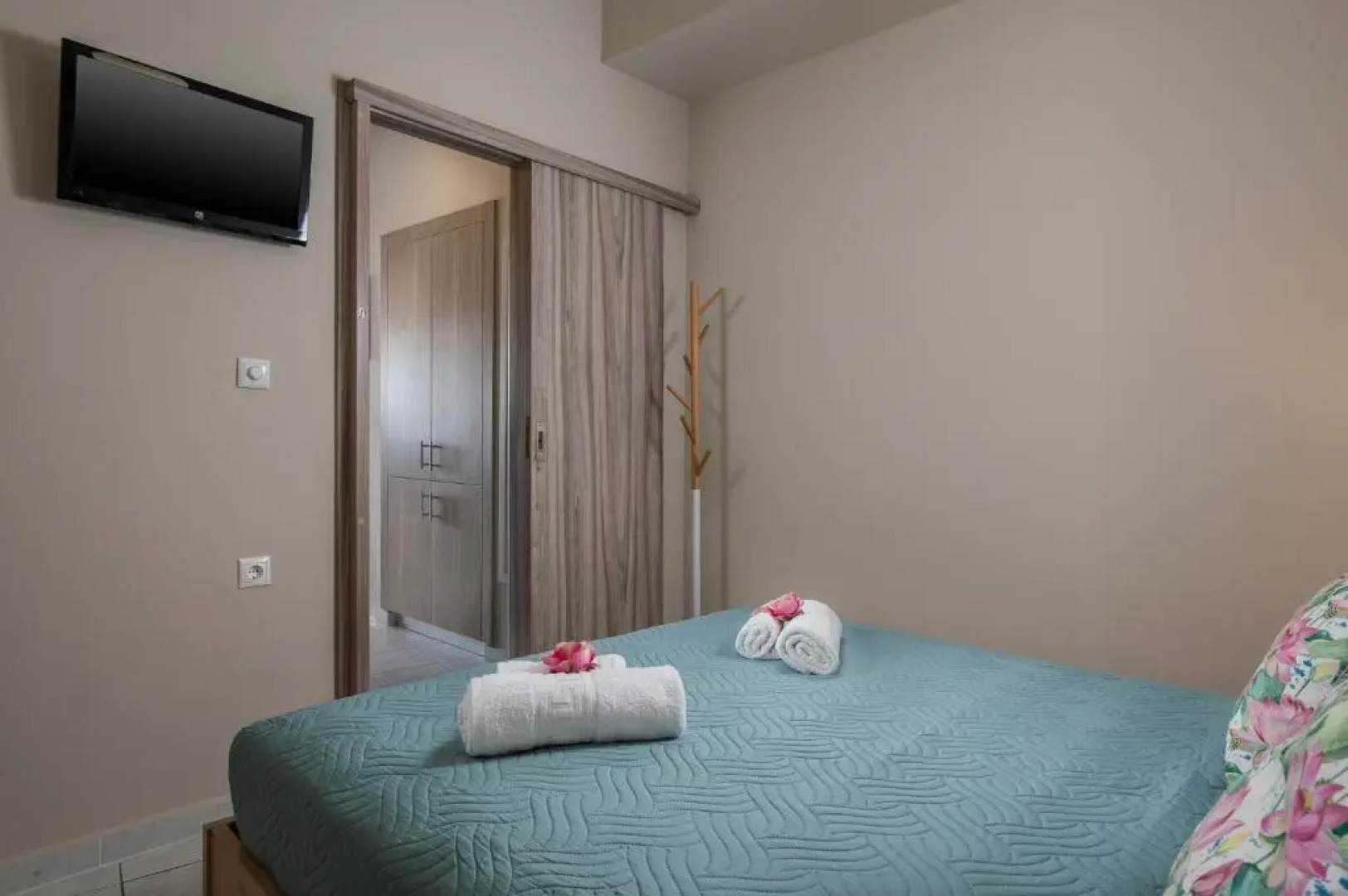 Brand-New stylish Flat w. Parking