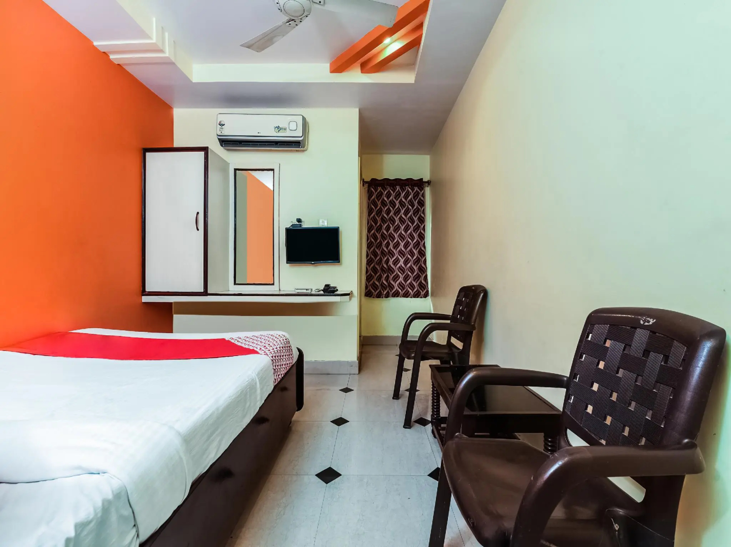 OYO 13425 Sindhura Guest House