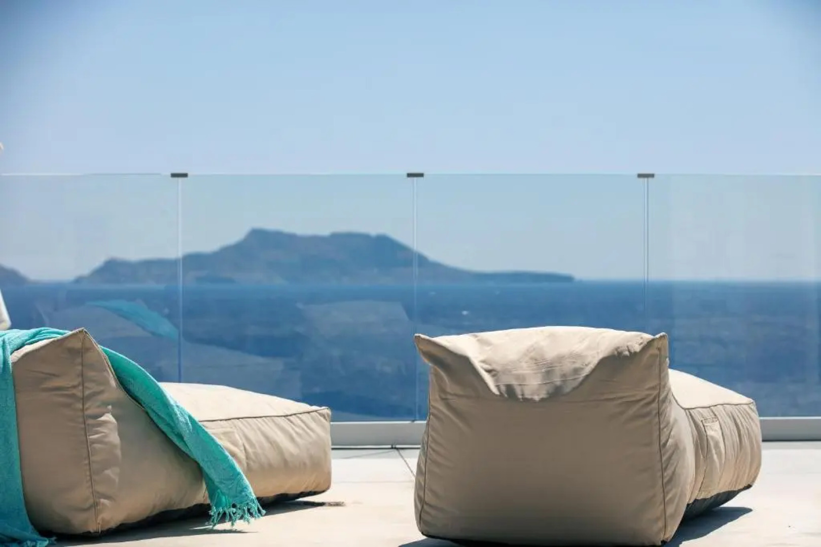 Seafront luxury villa with infinity pool & devine views!