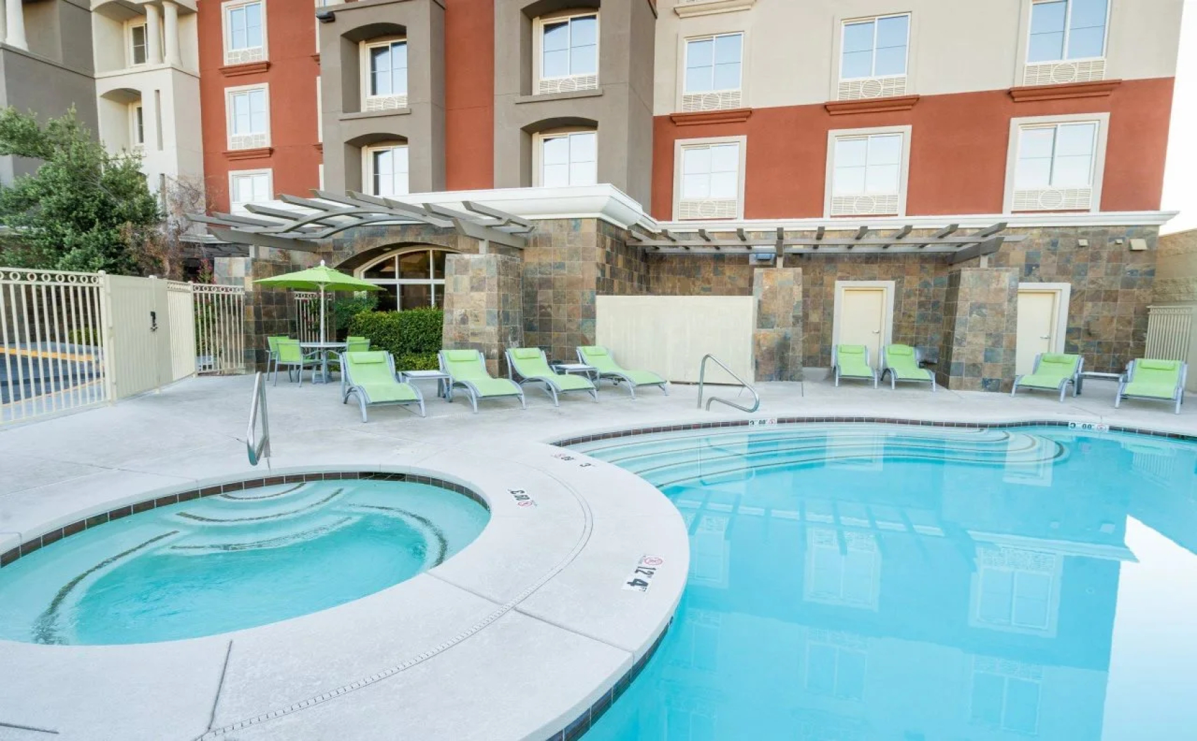 Holiday Inn Express & Suites Las Vegas SW - Spring Valley by IHG