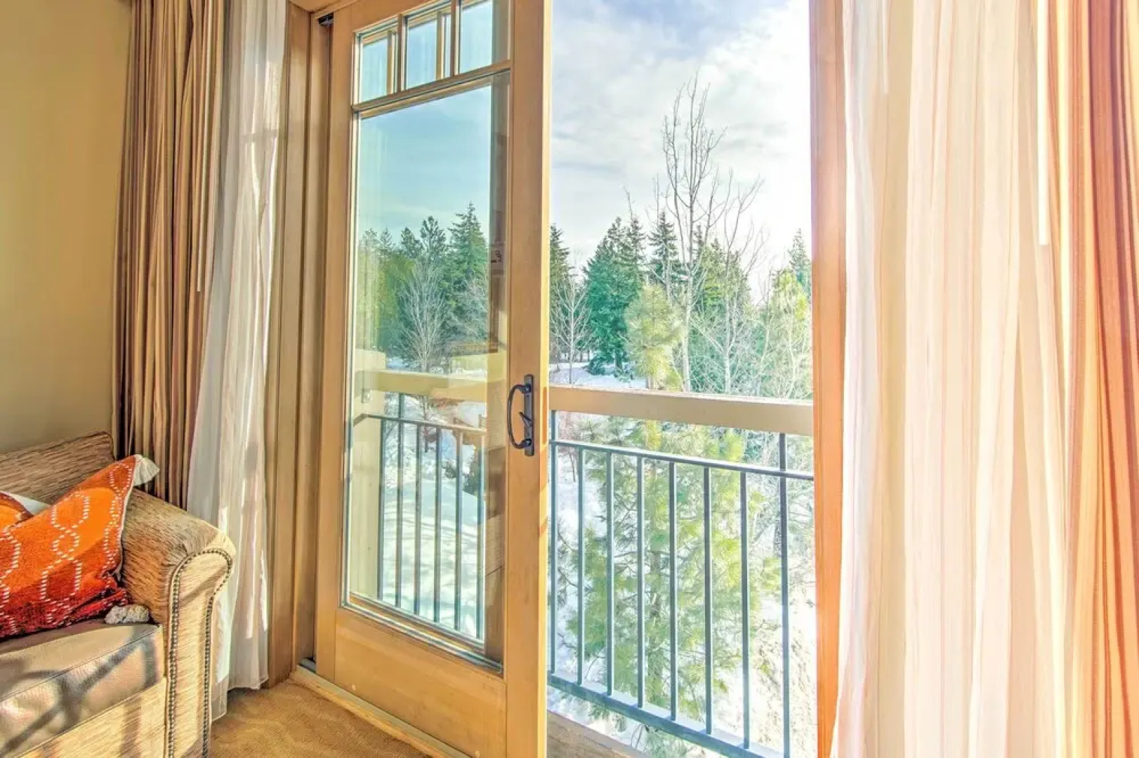 Stunning Cle Elum Studio With Juliet Balcony!