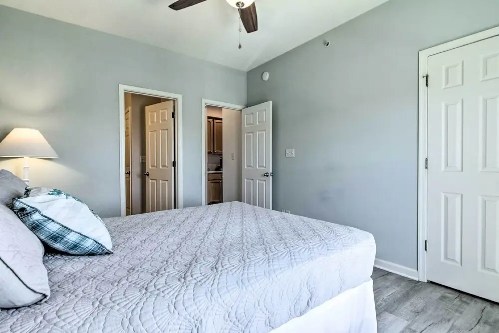 Lewes Condo w/ Pool Access: 3 Mi to the Beach!