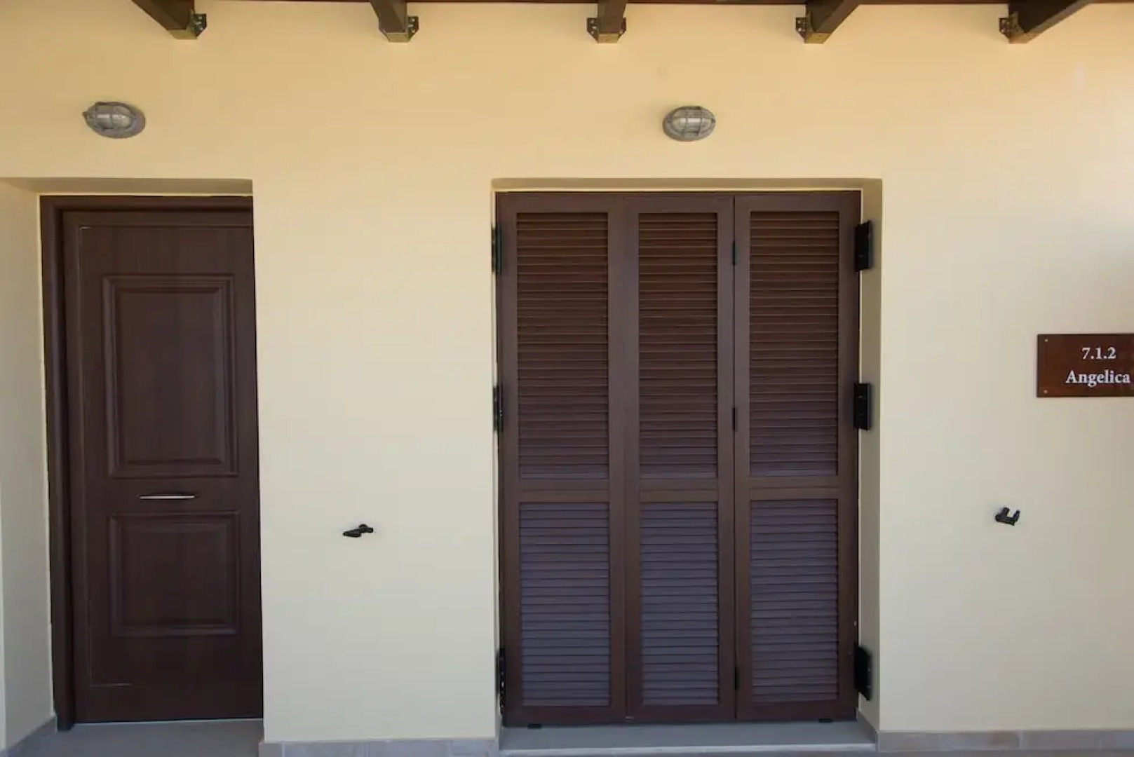 Angelica-Sea & Mountain View at a Sunny Retreat