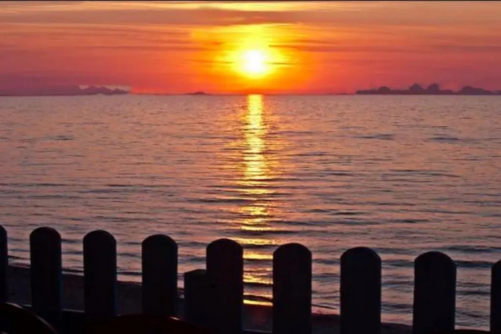 Villa sulla riva della marina di Sorso 3 camere veranda sul mare giardino
