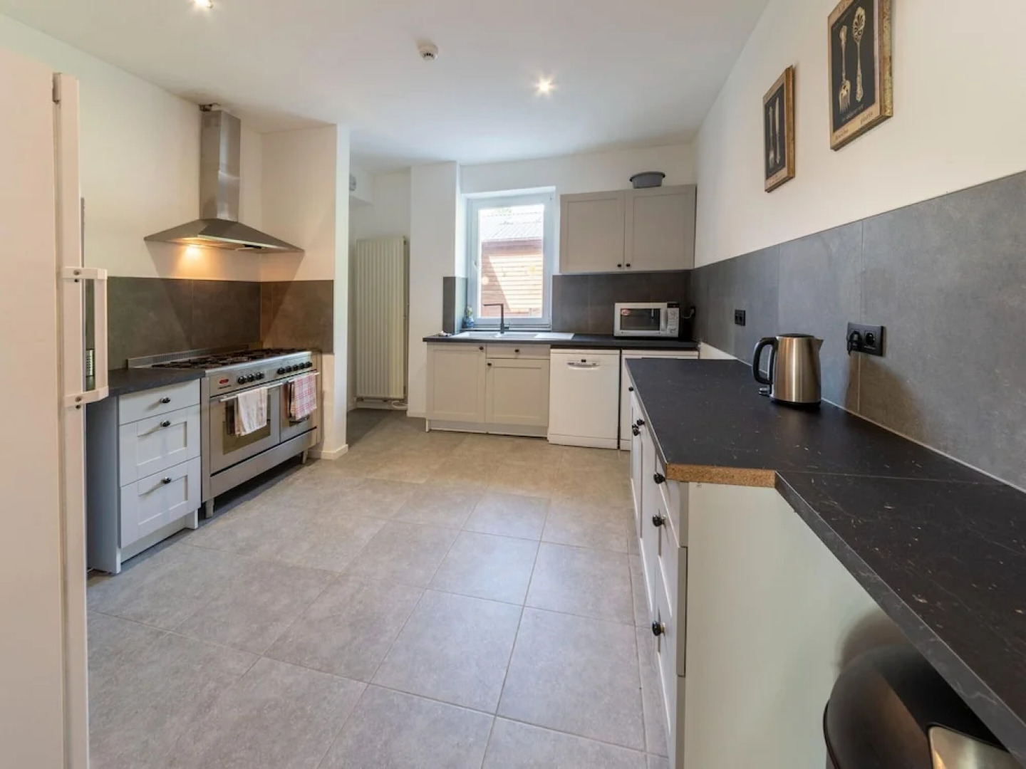 Mansion With Pool & Bar