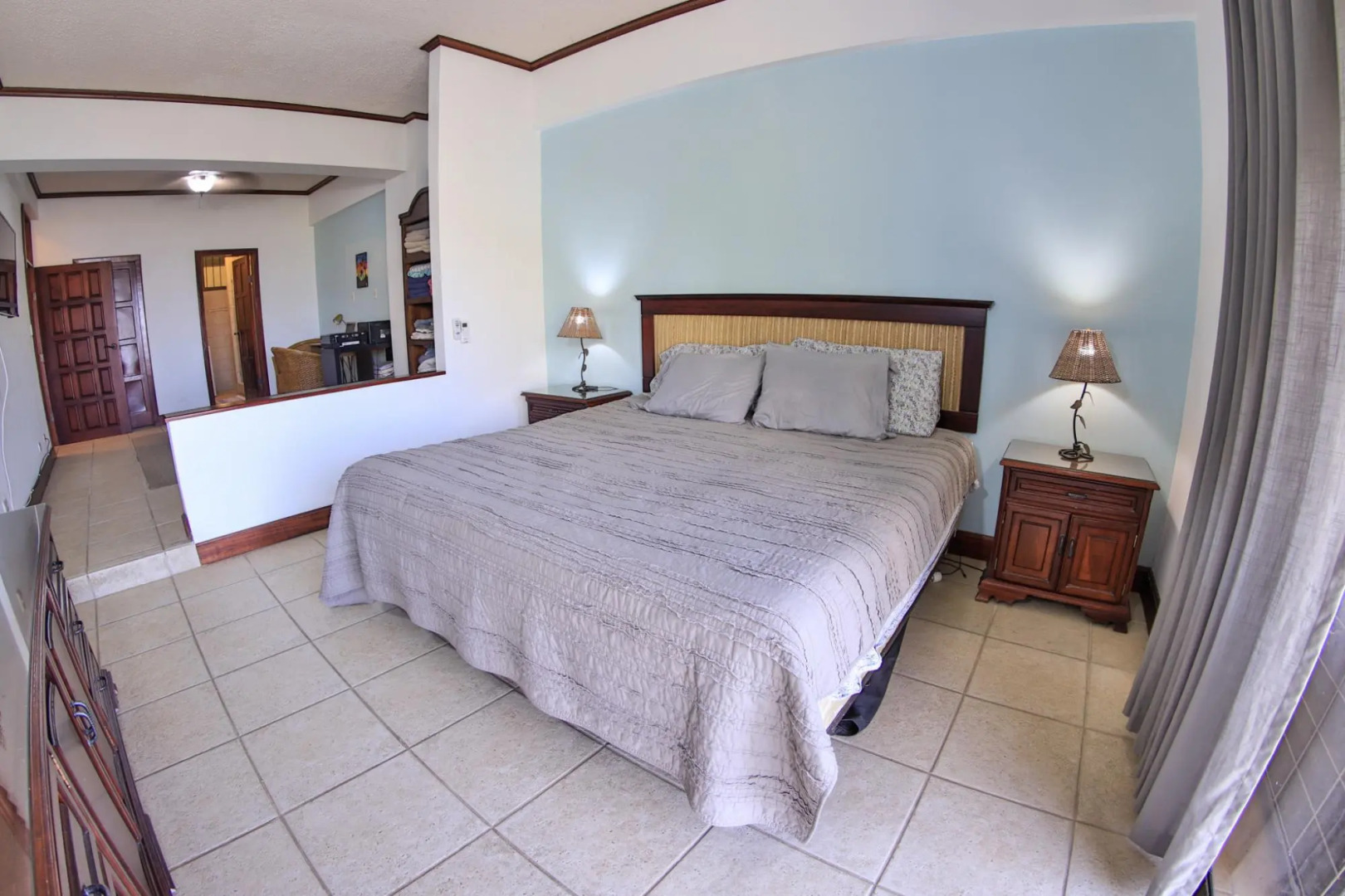 5mins to Marina-oceanview-full Kitchen-pool-ac-gym Presidential Suites 4