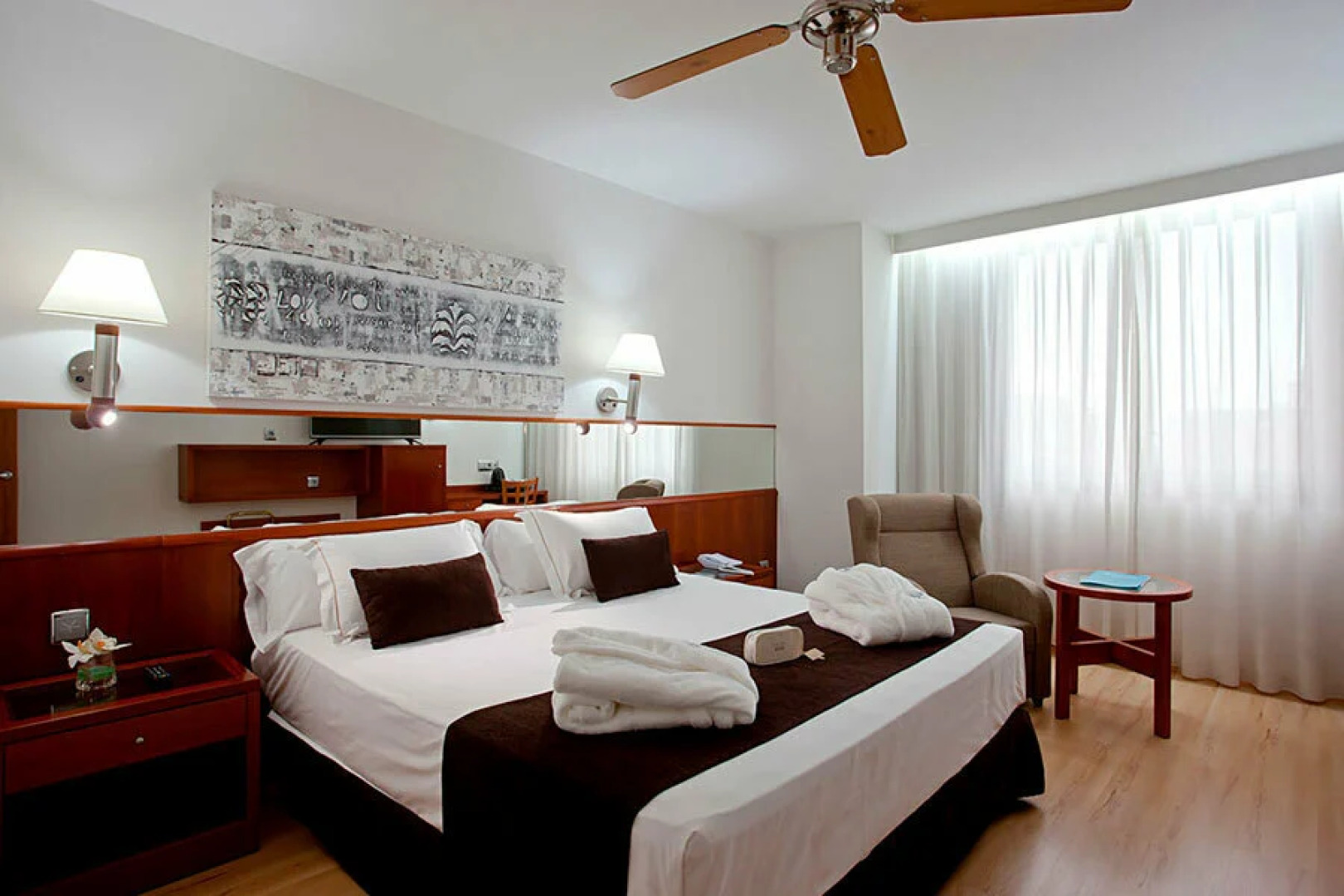 Отель Ilunion Les Corts Spa