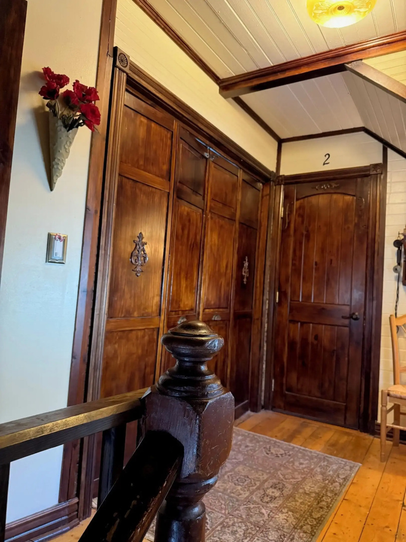 Downtown BnB King Bed Clawfoot Tub & Hot Tub